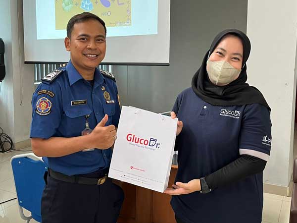 even goes to office damkar jakarta timur
