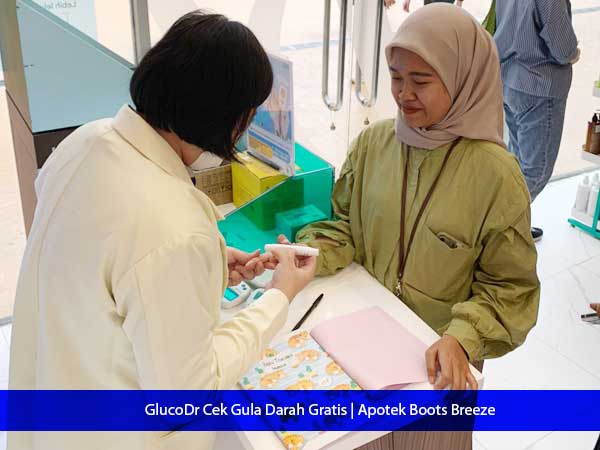 GlucoDr cek gula darah Apotek Boots Breeze 2023