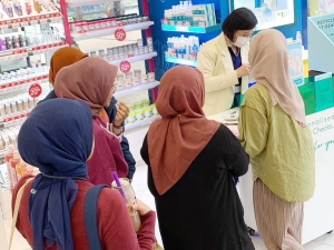 Kegiatan Cek Gula Darah Gratis GlucoDr bersama Apotek Boots