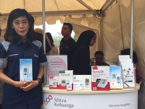 Suasana di booth stand PT Medisindo Bahana pada acara HUT MNC Group