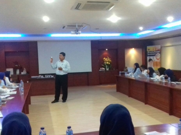 Suasana Product Training Apotik Kimia Farma