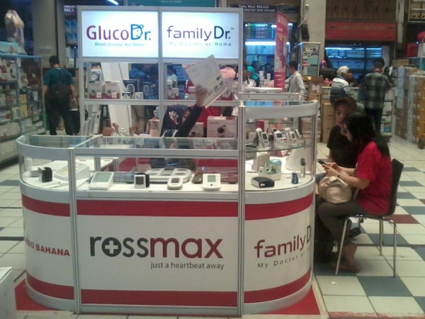 Open Booth Stand GlucoDr Di Lokasi Pasar Pramuka