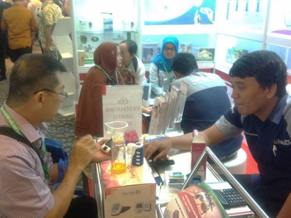 Suasana booth stand PT Medisindo Bahana pada acara Mukernas &amp; PIT PDUI 2018 Jakarta